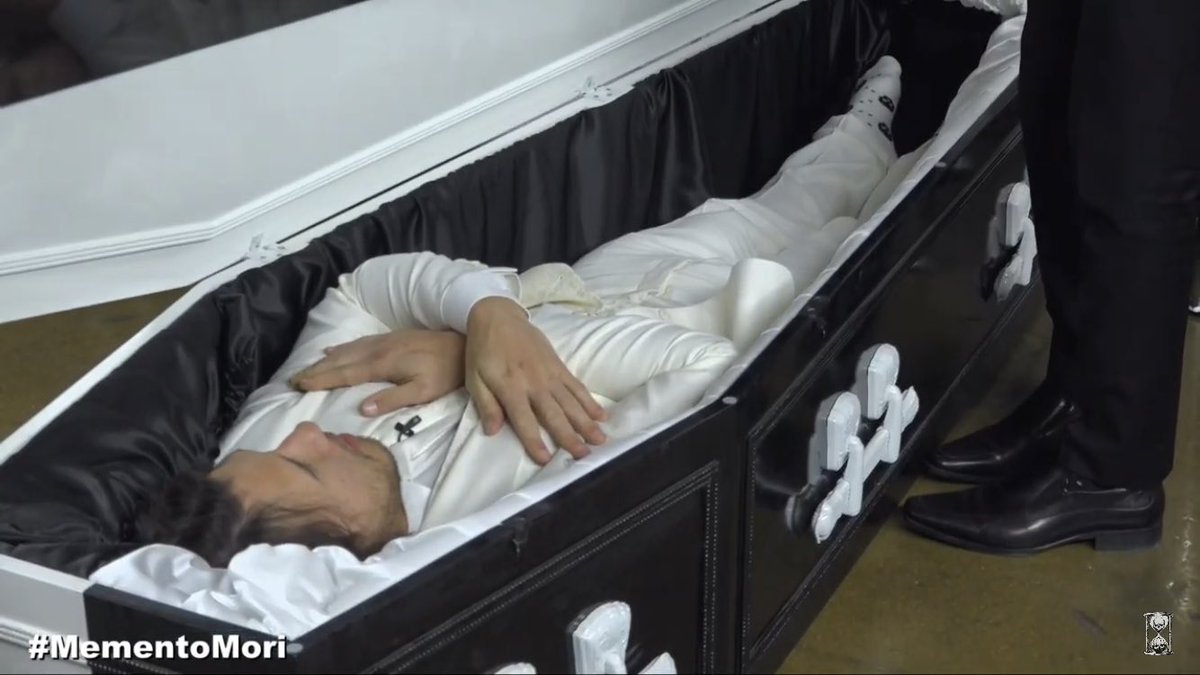 mothlingss's tweet photo. #MementoMori
#crybox https://t.co/4BhCdnpXHl