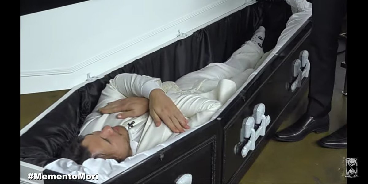 Pure_Irish_Luck's tweet photo. #MementoMori #WeWereHere 
They were literally the things in the coffin lol https://t.co/HmOcqueWmH