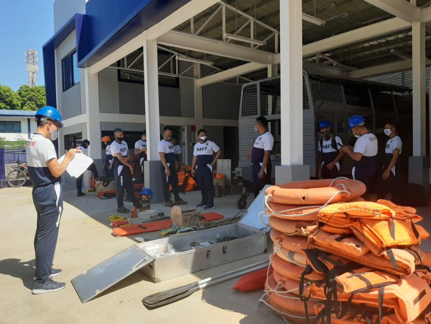 ABSCBNNews's tweet photo. Four helicopters were dispatched by the AFP’s Northern Luzon Command to Cagayan Valley on Saturday as they shift the focus of their “post-Ulysses” humanitarian missions to Region 2. #FloodPatrol (📷: NOLCOM) https://t.co/Vemeu5yyOx | via @leilavicente05