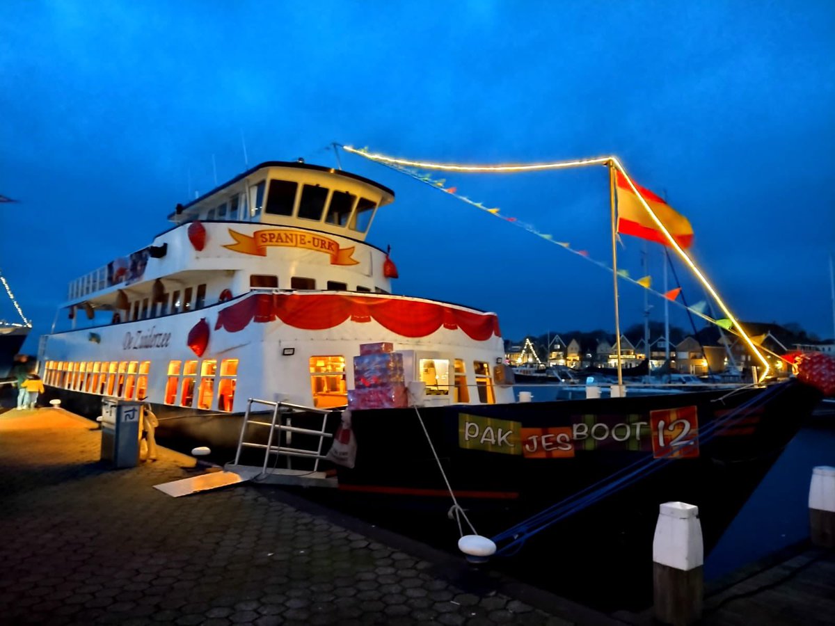 We zijn op Urk! Helaas dit jaar geen grootse intocht, maar we zijn erg blij dat we er weer zijn! 🎁