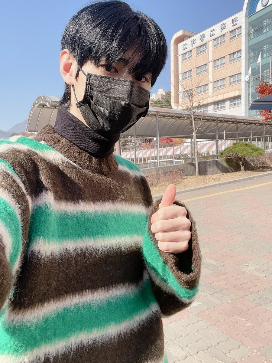 chocohoonie's tweet photo. @ILand_Fess masker dia juga kebalik😭 https://t.co/Uc25lTIA9l