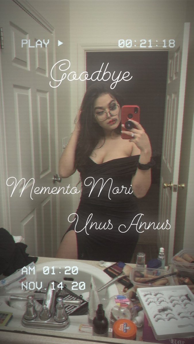 Vania_Actually's tweet photo. Iβm dressed for the occasion #mementomori #PUSHRESET #mementovivere #UnusAnnus #unusannusisoverparty https://t.co/fkxH5HYc3c