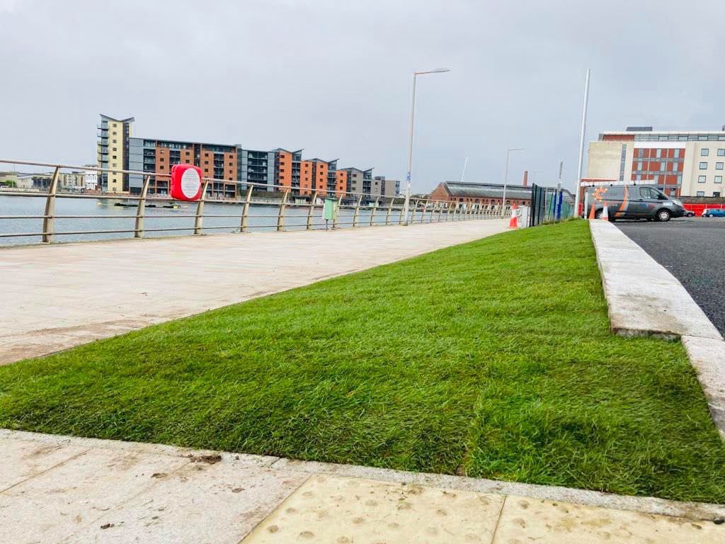 hmpriceltd's tweet photo. Landscaping works completed in Swansea this week. #landscaping #swansea #turfing #topsoil @Takeuchiuk @manitou https://t.co/6IDDAkO0ST