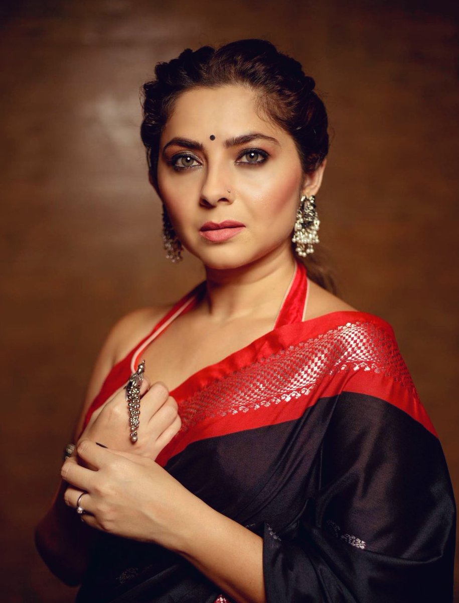 mesonaleeFC's tweet image. यंदाचा &quot;झी युवा कला सन्मान&quot; स्वीकारताना @meSonalee 🤩
मनापासून आभार.. 🙏🏻

“झी युवा सन्मान 2020&quot; आज, दु 12 वा आणि संध्या 7 वा फक्त Zee Yuva वर.