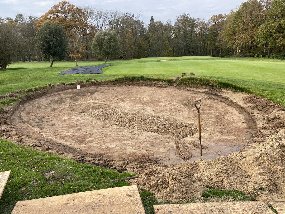 BGGCgreenkeeper's tweet photo. So it’s been a challenging week but a good start on the bunkers on the 9th great work by the team @BrickendonGolf @GHewitt0807  @EcoBunkerLtd @EcoBunkerDarren https://t.co/vxnKg6iN2o