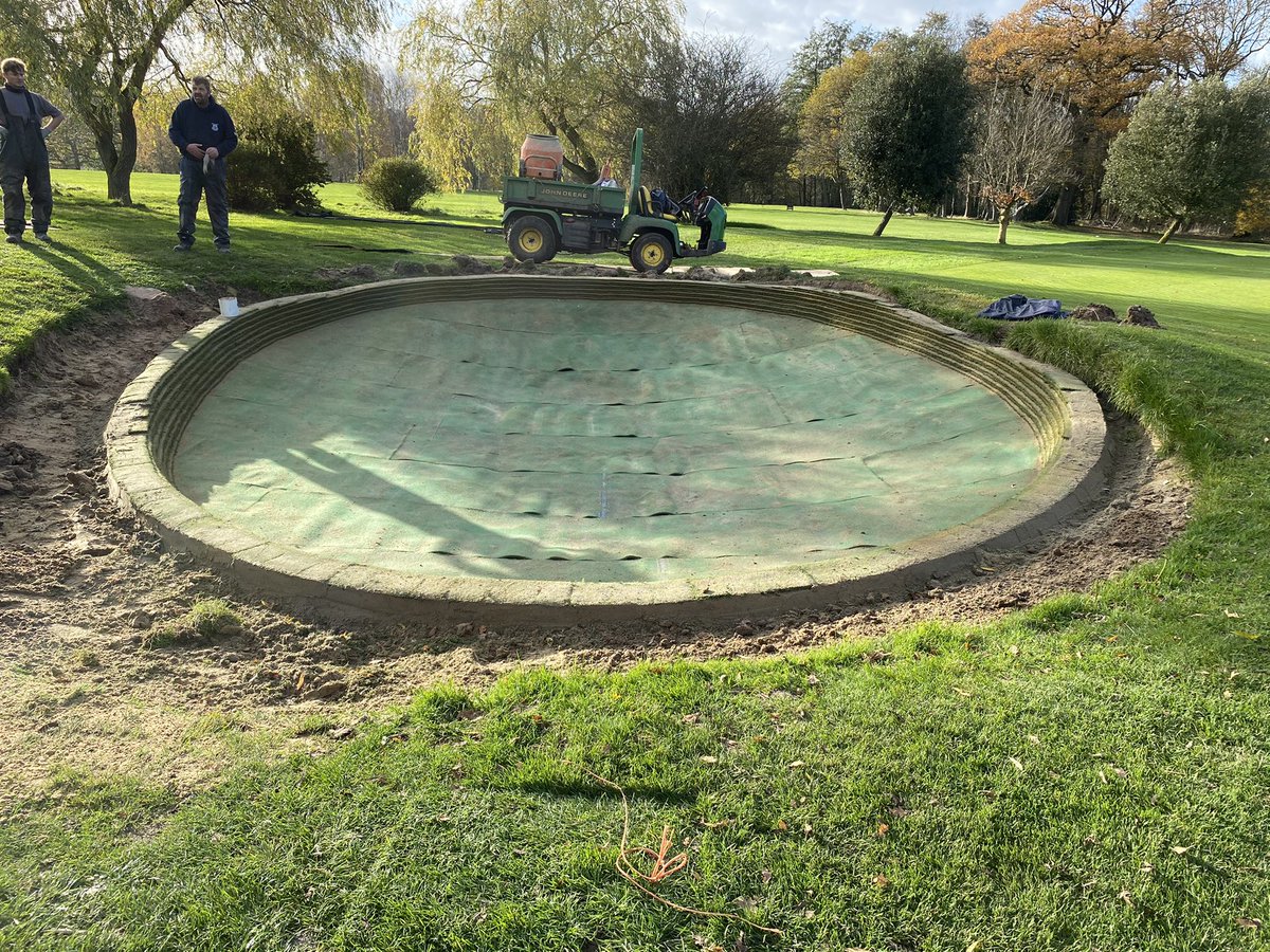BGGCgreenkeeper's tweet photo. So it’s been a challenging week but a good start on the bunkers on the 9th great work by the team @BrickendonGolf @GHewitt0807  @EcoBunkerLtd @EcoBunkerDarren https://t.co/vxnKg6iN2o