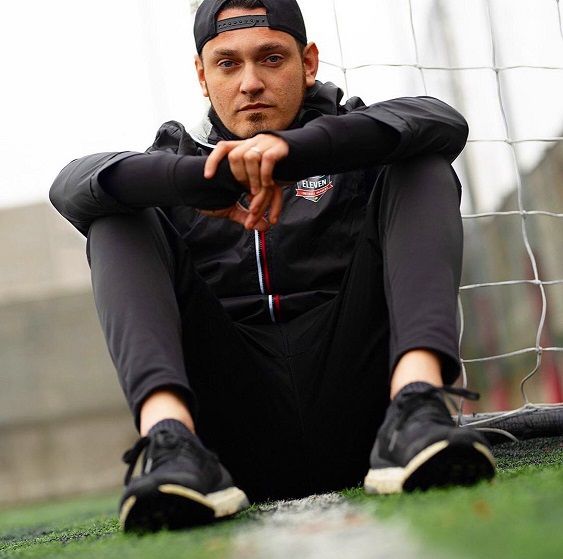 Ospite il preparatore di portieri Max Pirotta, con lui parleremo del 
progetto Eleven Football Academy
#NowPlaying #OnAir su Radio Stonata
⬇️⬇️⬇️ ASCOLTA QUI ⬇️⬇️⬇️
buff.ly/2FBAga4
#Sabato #14Novembre #portiere #portierecalcio #guantiportiere #goalkeeper