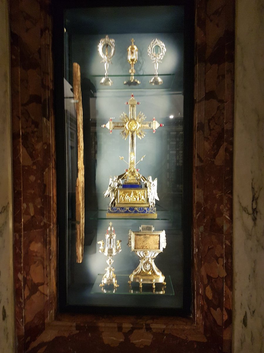 So what do you get to see when your make your way into the chapel of the relics? This window with small fragments of the cross (centre), the titulus (bottom right) and a nail, thorns etc. The larger piece is supposed to be from the cross of the good thief...but are they real..?