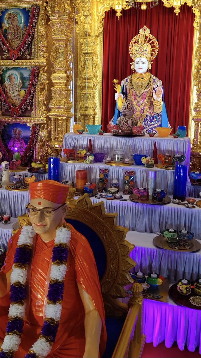 SGadiLondon's tweet photo. #KingsburyMandir superbly decorated on the auspicious day of #Diwali  
Lord #Swaminarayan #JeevanpranAbjiBapashree #ShreeMuktajeevanSwamibapa #AcharyaSwamishreeMaharaj 
#AcharyaSwamijiMaharaj 
#SwaminarayanGadi
#HappyDiwali  #Diwali2020 #HappyNewYear https://t.co/FsRfXXKpKQ