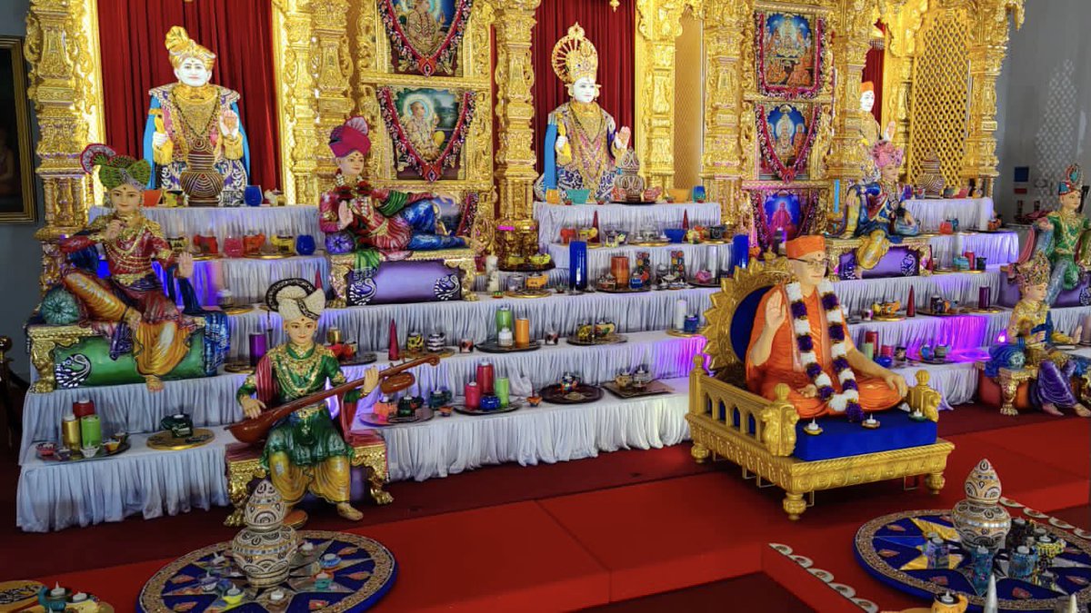 SGadiLondon's tweet photo. #KingsburyMandir superbly decorated on the auspicious day of #Diwali  
Lord #Swaminarayan #JeevanpranAbjiBapashree #ShreeMuktajeevanSwamibapa #AcharyaSwamishreeMaharaj 
#AcharyaSwamijiMaharaj 
#SwaminarayanGadi
#HappyDiwali  #Diwali2020 #HappyNewYear https://t.co/FsRfXXKpKQ