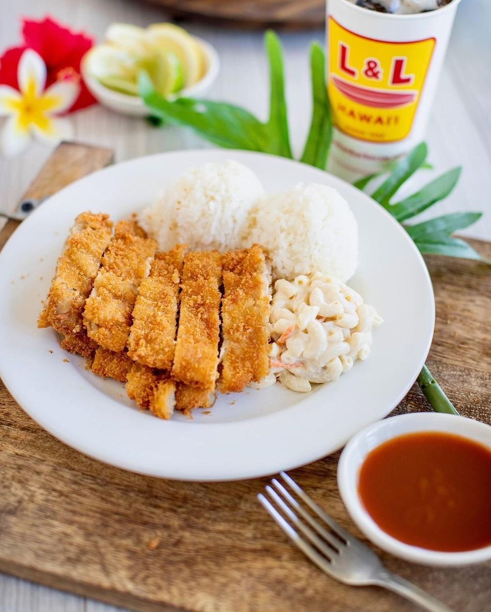 wvshopsJP's tweet photo. ワードビレッジの @consolidatedhi, @wholefoods, 
@llhawaiianbbq, @corepoweryoga

が、ハワイの雑誌@honolulumag
 の「ベスト・オブ・ホノルル」を受賞しました🏆

#ワードビレッジ #ハワイ https://t.co/zIUoaNDpry