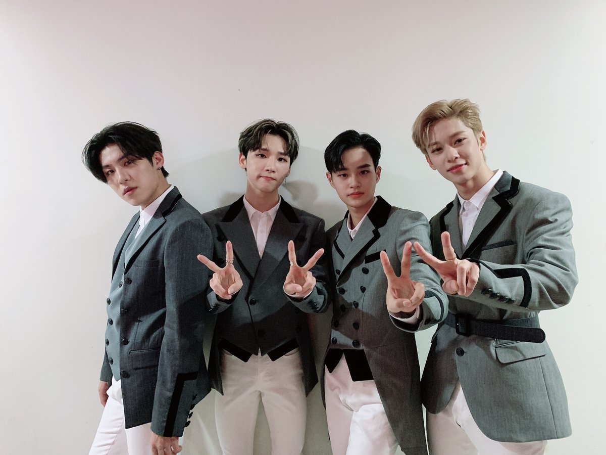 AB6IX's tweet photo. 기다리고 기다리던 토요일❗오늘도 갓벽 그 자체인 예삐랑 함께해서 522배 행복한 ABNEW 오른손 들어🤚💜SALUTE💙

#SALUTE #AB6IX #에이비식스 #전웅 #김동현 #박우진 #이대휘 #브랜뉴뮤직 #BRANDNEWMUSIC https://t.co/kSX56oMQe7