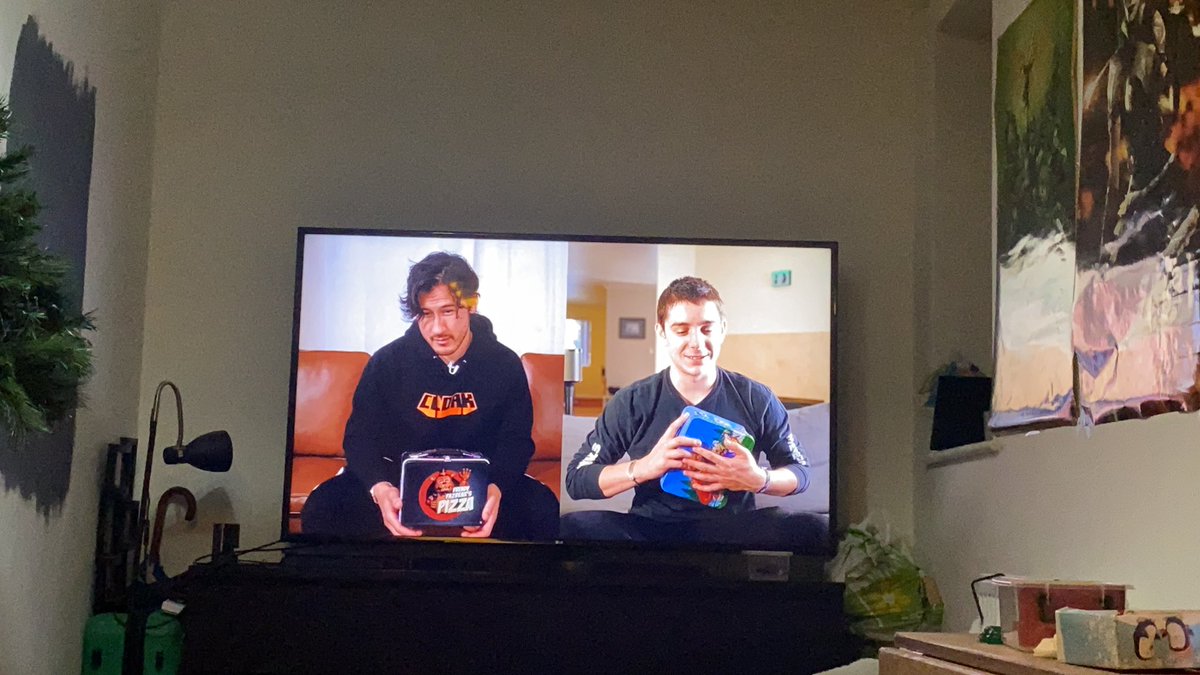 LeanneFox94's tweet photo. apparently youtube doesnt want it to end, the live stream cut out and the time capsule video started. 😭😭😭 #mementomori https://t.co/MPsqSNSXtb
