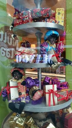 WMPost's tweet photo. Met de #sinterklaasintocht vandaag begint de #sinterklaastijd, onthoud wel!
#Winkels, Winkeliers en #MKBers die met bannen van #zwartepiet het #sinterklaasfeest slopen!
#Sinterklaas moet de klanten er niets laten kopen! https://t.co/Wc1Gz0F9SD