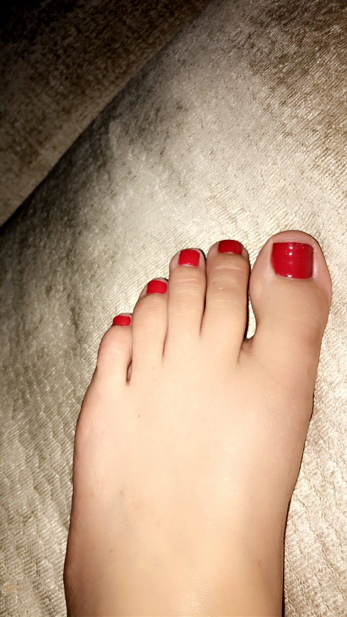 Atlfootgoddess's tweet photo. Hit me up for custom pics of my feet https://t.co/yAiwAxq32v