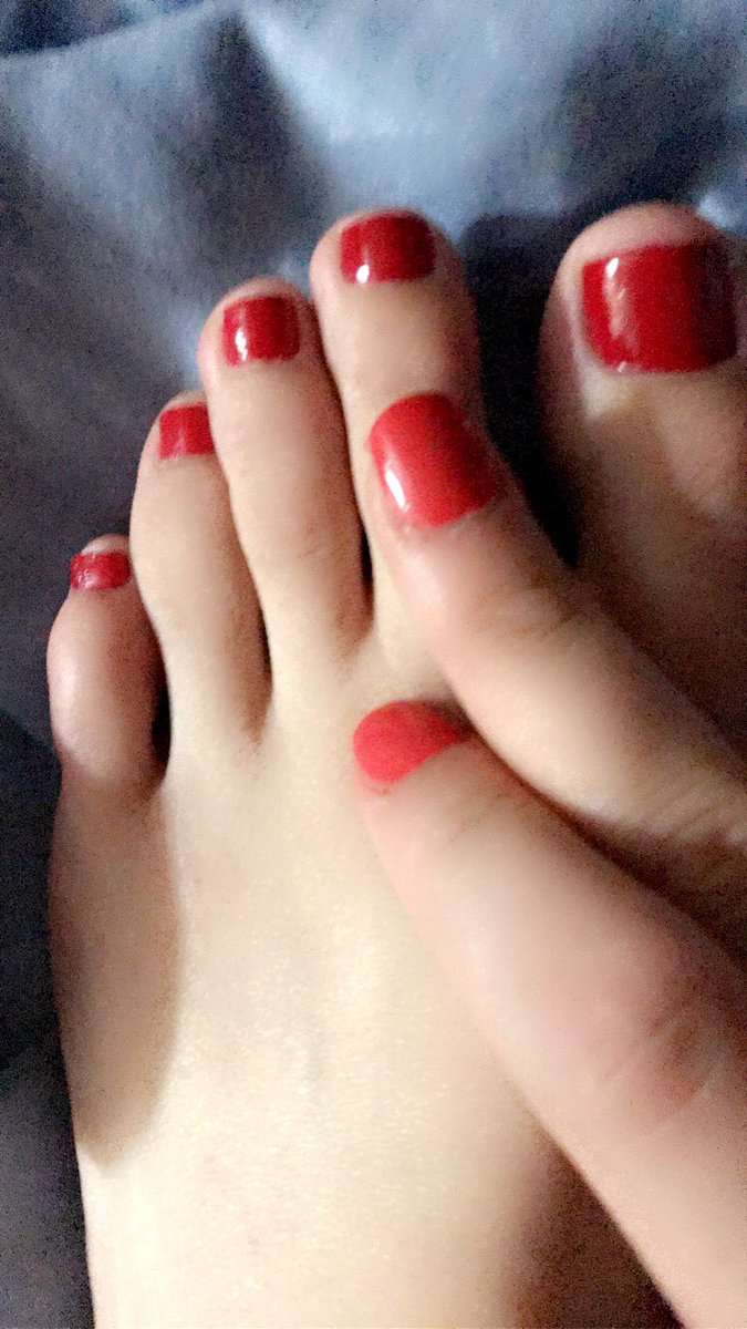 Atlfootgoddess's tweet photo. Hit me up for custom pics of my feet https://t.co/yAiwAxq32v