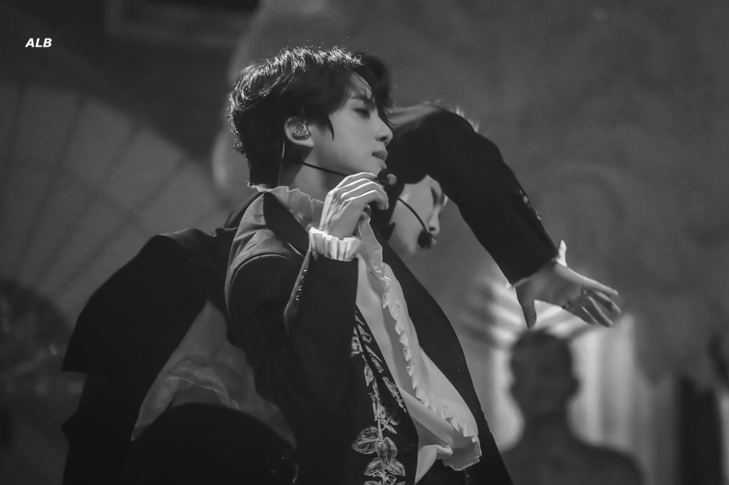 mikrocosjin's tweet photo. Seokjin's insane stage presence ; a mf thread https://t.co/mwKnCSgXW2