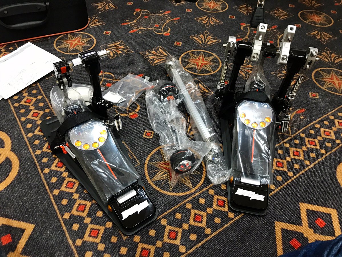 92akey's tweet photo. 届いたー!
これからセッティングしてみまーす!
#demonblack
#デーモンドライブ
#ドラム
#ペダル https://t.co/RwDkKfwx63