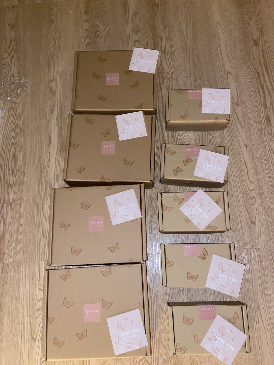 SparkleStore_co's tweet photo. Penangan Sales 11.11 haritu 🥺 okay actually I don’t have budget on custom my own box and I rasa insecure sangat cause I don’t have that privilege untuk promote box cantik cantik so now i just made it with stamp 😂 i hope my customer will like it cause yeah just a simple box https://t.co/5ujtJSXFwg