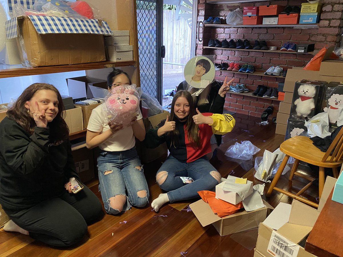 epiphanyforugo's tweet photo. Thank u to my friends for helping me organise some items today 🥺🥺 https://t.co/Ga6baIfawQ