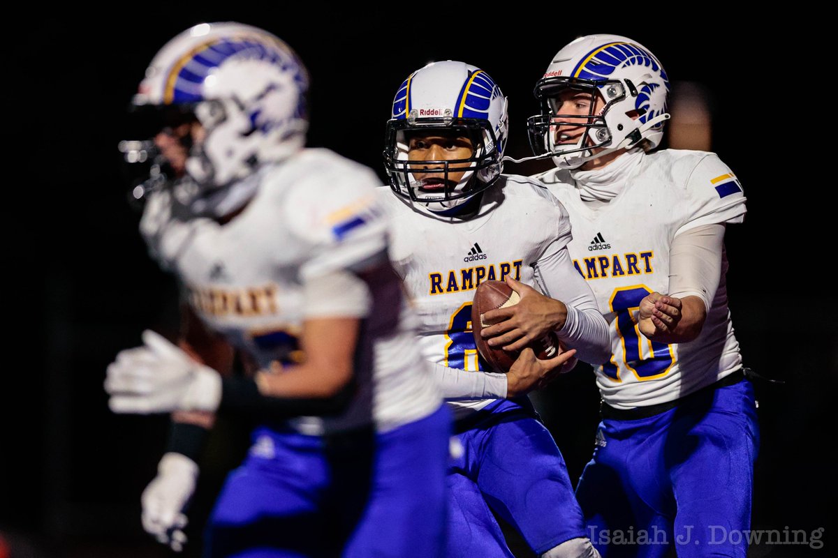 IsaiahDowning's tweet photo. PHOTOS: @FFCHSAthletics defeats @WeAreRampartAD 33-17 https://t.co/tX3JkQmJBm https://t.co/enbXW1Okk5