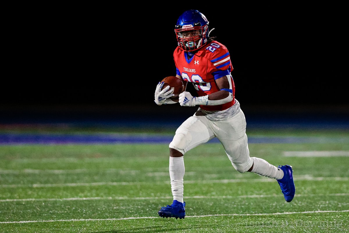 IsaiahDowning's tweet photo. PHOTOS: @FFCHSAthletics defeats @WeAreRampartAD 33-17 https://t.co/tX3JkQmJBm https://t.co/enbXW1Okk5