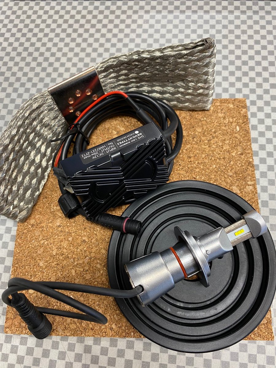 rico_hirakata's tweet photo. サインハウスより、新しいLED RIBBONが入荷致しました。
REVO H7 Type 2 品番:00081339 価格:¥15,800(税別)
YZF-R25,CBR600RR(PC40)07-16,CBR1000RR(SC59)08-に適合するように、防水カバー、後方本体が短くなって登場!
#サインハウス #LEDRIBBON #H7 #Type2
https://t.co/XpmT9ZGGHJ https://t.co/MNuOoIJyy8