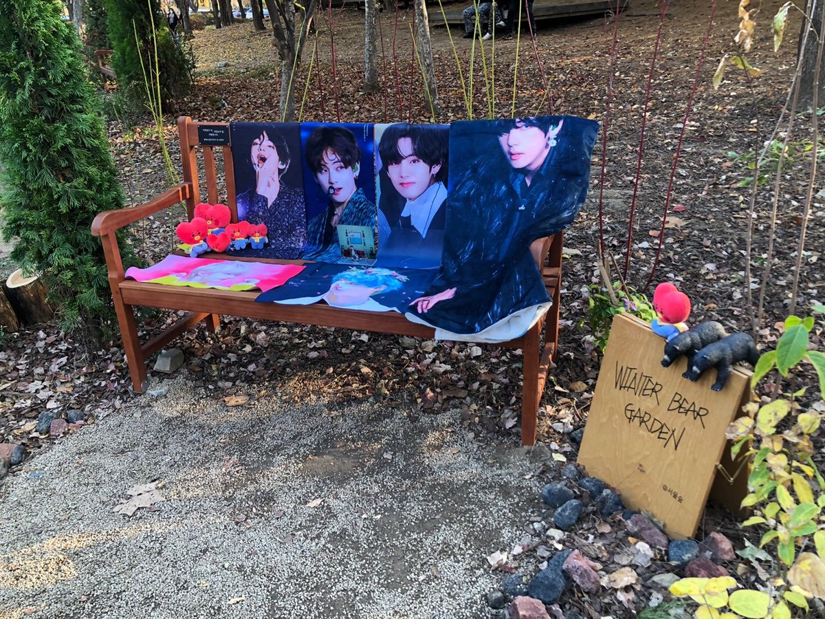 robotaev's tweet photo. 태형이 벤치 드디어🥰 
WINTER BEAR GARDEN 💜
#태형 이 덕에 좋은곳에서 좋은분들과 넘넘 행복한 시간 🥺💜💜 12월에 또 만나요💕 https://t.co/aDC1Brz82G