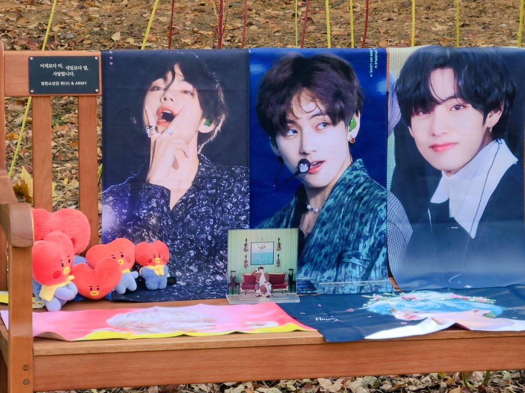 robotaev's tweet photo. 태형이 벤치 드디어🥰 
WINTER BEAR GARDEN 💜
#태형 이 덕에 좋은곳에서 좋은분들과 넘넘 행복한 시간 🥺💜💜 12월에 또 만나요💕 https://t.co/aDC1Brz82G
