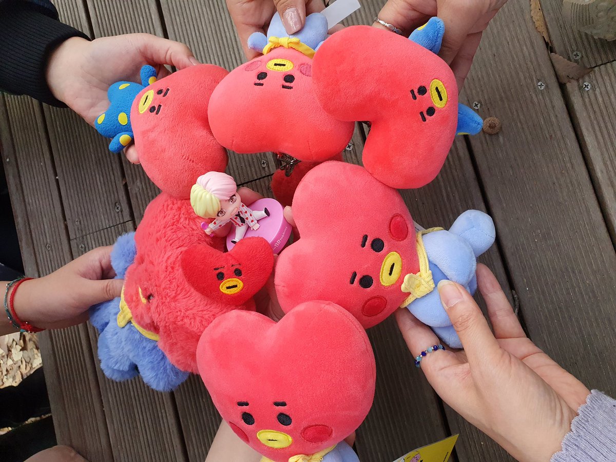 robotaev's tweet photo. 태형이 벤치 드디어🥰 
WINTER BEAR GARDEN 💜
#태형 이 덕에 좋은곳에서 좋은분들과 넘넘 행복한 시간 🥺💜💜 12월에 또 만나요💕 https://t.co/aDC1Brz82G