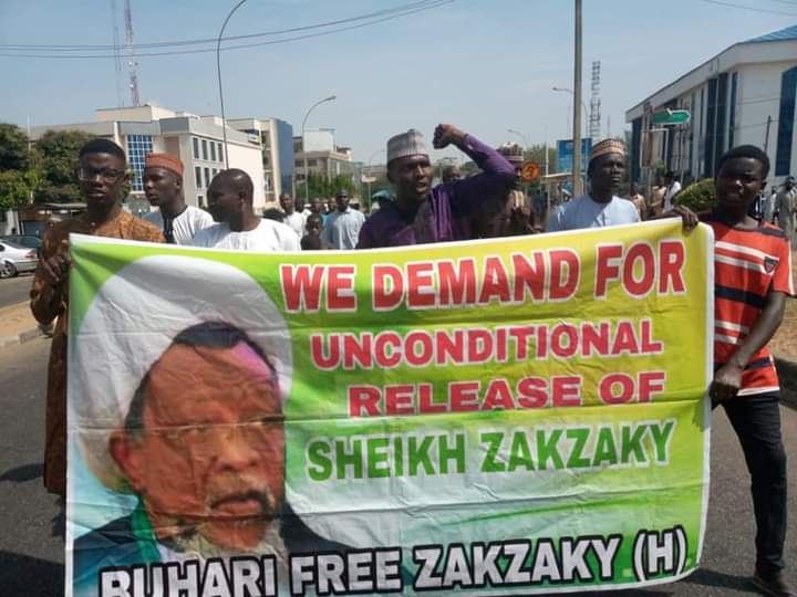 nigeriablogfa's tweet photo. اعتراضات روزانه برای آزادی شیخ زاکزاکی در ابوجا

Daily #FreeZakzaky protest in Abuja 

#Nigeria https://t.co/o80kgyPwx4