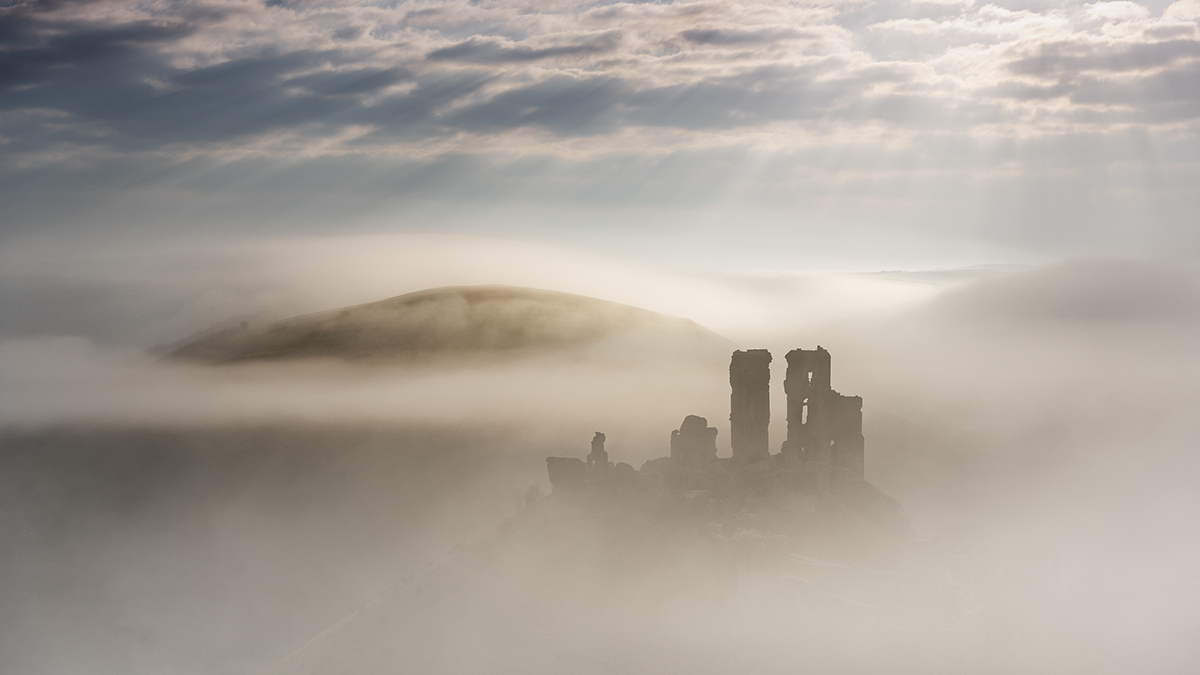 LEEFilters's tweet photo. Corfe Castle in the fog, a British landscape classic 🇬🇧
Jeremy Walker - #CorfeCastle
📍 #Dorset
📷 @UKNikon D810
⭕ 62mm
⚙️ f8 ISO 64, 1/100
⬛ @LEEFilters 1.2 #4stops #NeutralDensity #MediumGrad   
🔗 https://t.co/CPecX6Lh9b
#LEEFilters #fog #mist #photogrpaher #landscape https://t.co/wa0Fxi4ilP