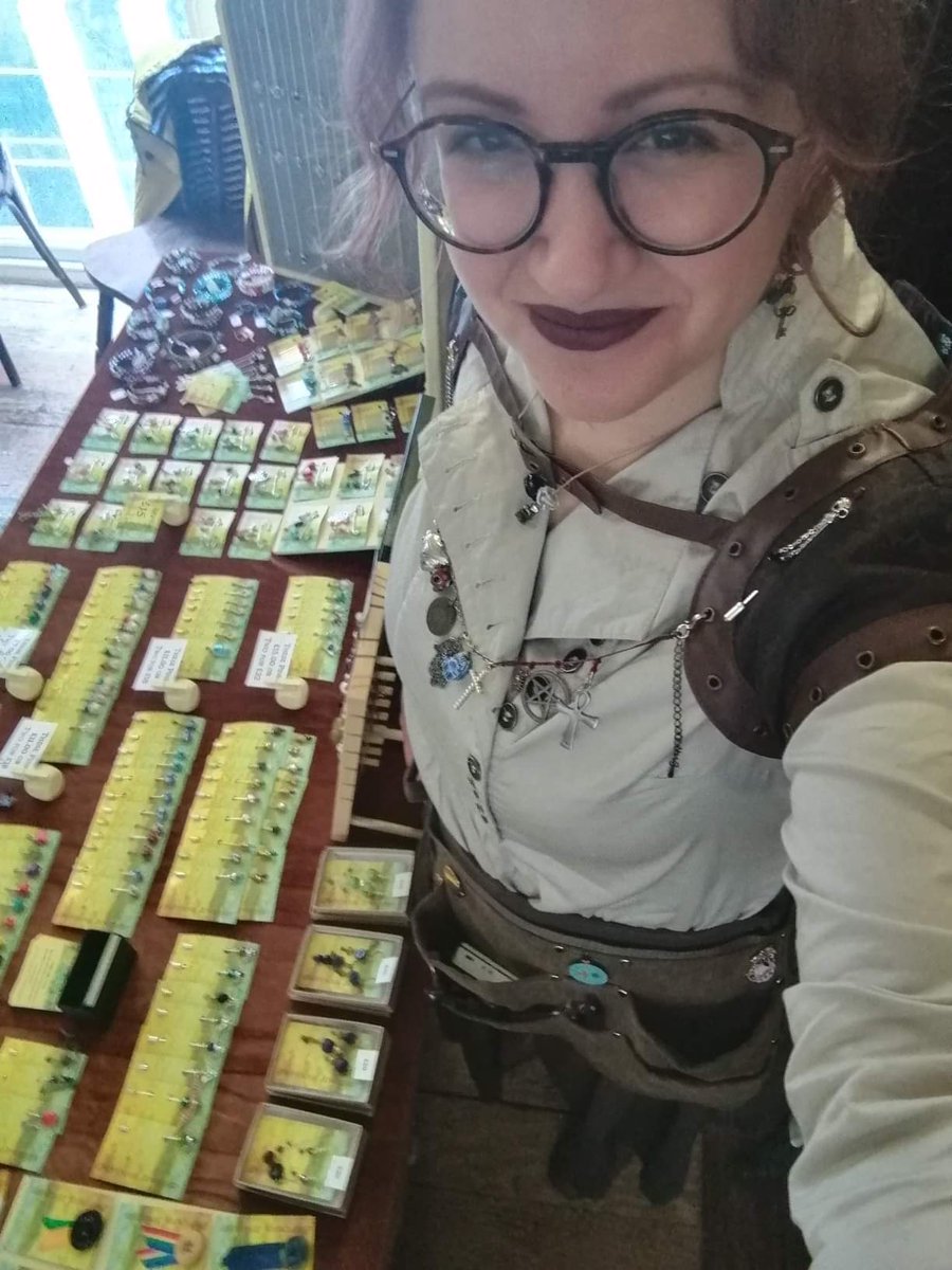 Honest maker time, a little thread. I don't do many markets or fairs usually. But today I'm seeing a flurry of online markets, and I'm worrying that I've missed opportunities. #UKGiftAM  #makerslife  #HandmadeHour