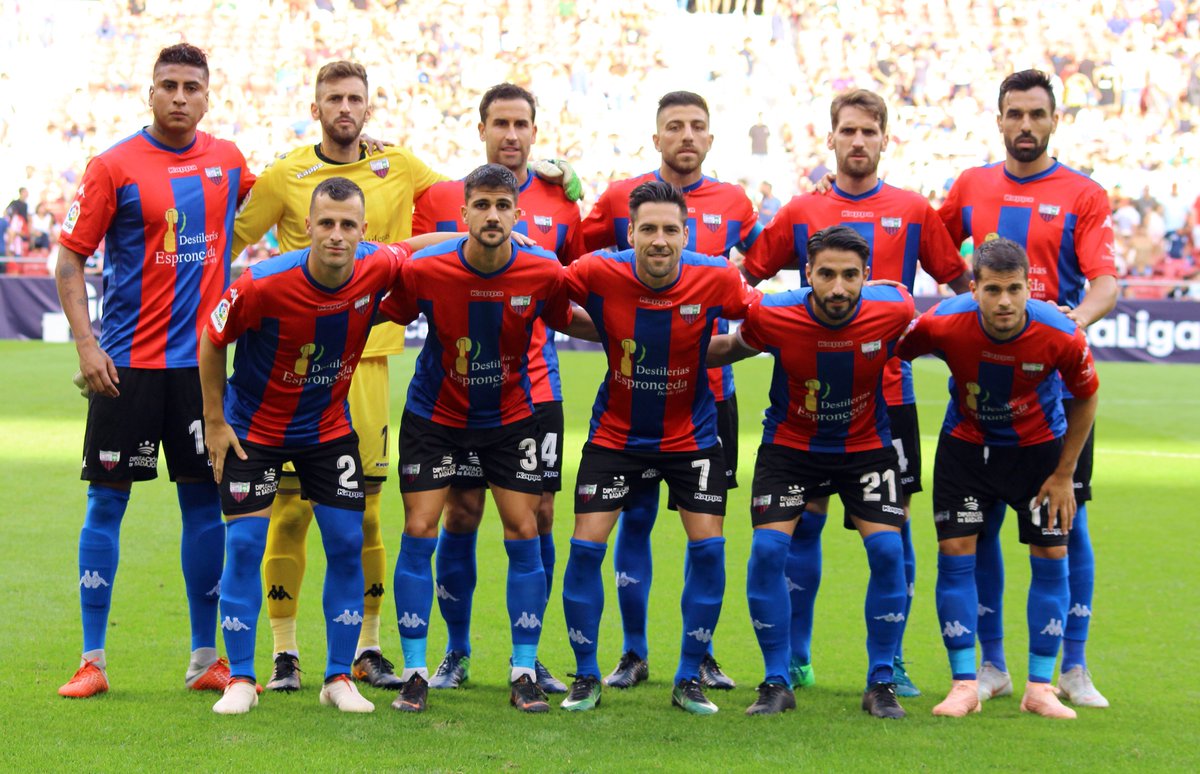 El <a href="/EXT_UD/">Extremadura UD</a> juega hoy su partido 500 en Liga Regular!! Desde aquella victoria el 23/09/07 hasta la última victoria el domingo en Villarrobledo el balance es de 261 victorias, 114 empates y 124 derrotas. 

A seguir sumando partidos equipo!! 

🔵🔵🔴🔴🔵🔵🔴🔴🔵🔵