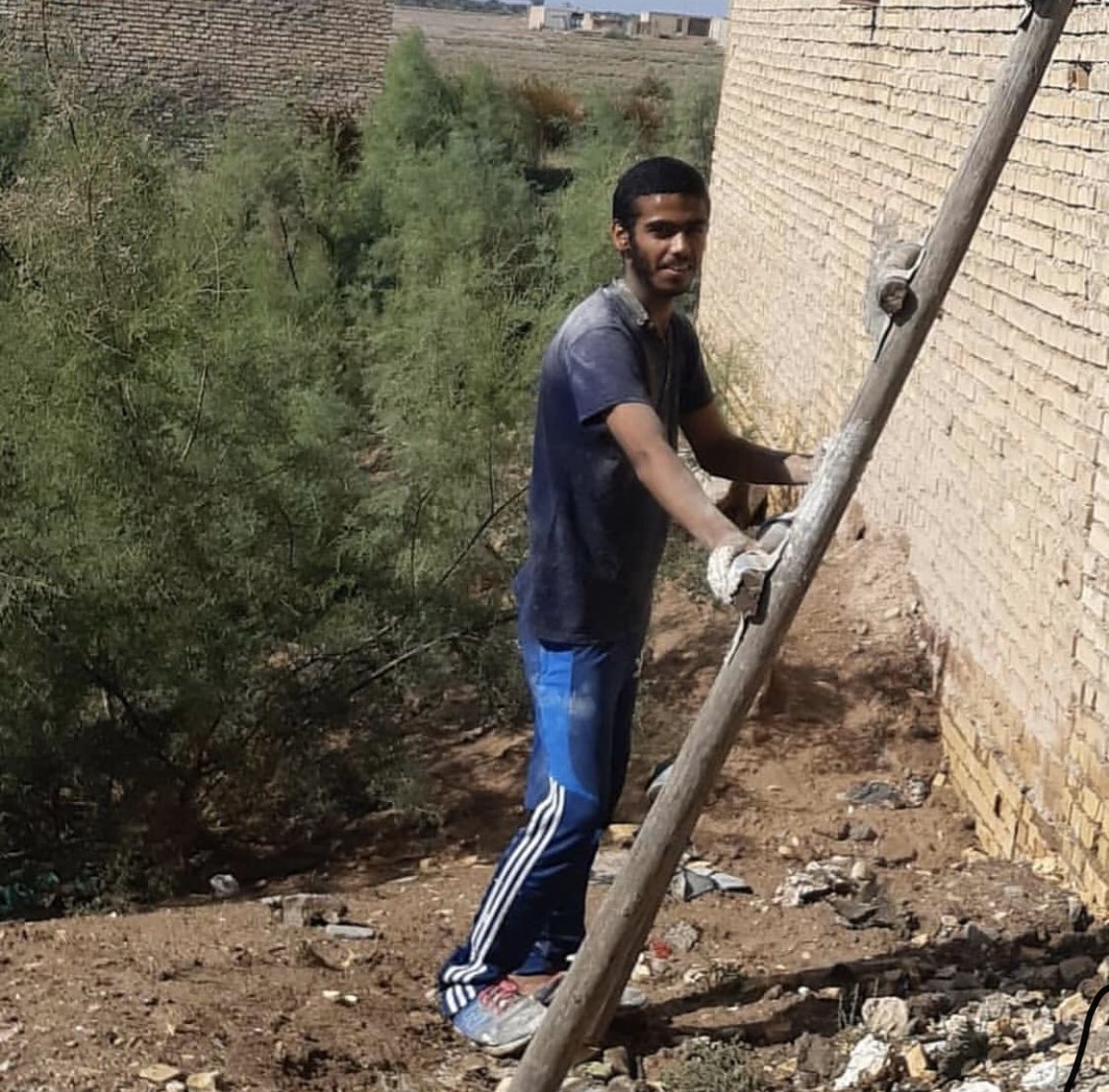 mobham04's tweet image. عجیب معتقدم خون تو بنیاد این کفتارا رو به باد میده..
#محسن_محمدپور