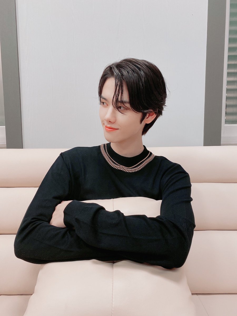 CRAVITY_twt's tweet photo. 11월14일 러비티 본날!
(사진은 그냥)ㅎㅎ...
#민희 #블랙루즈 #광고 https://t.co/xasgnkEoE8