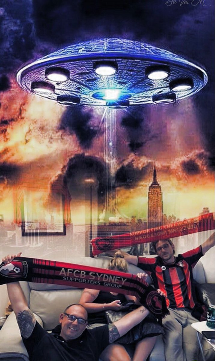 AFCBSydney's tweet photo. Time for a bit of crazy fun...
@afcbournemouth family in #Wallisdown uses 🧣 #AFCB Sydney scarves 🧣 to avert 🏴 #AlienInvasion https://t.co/MYl0TTGEfW
