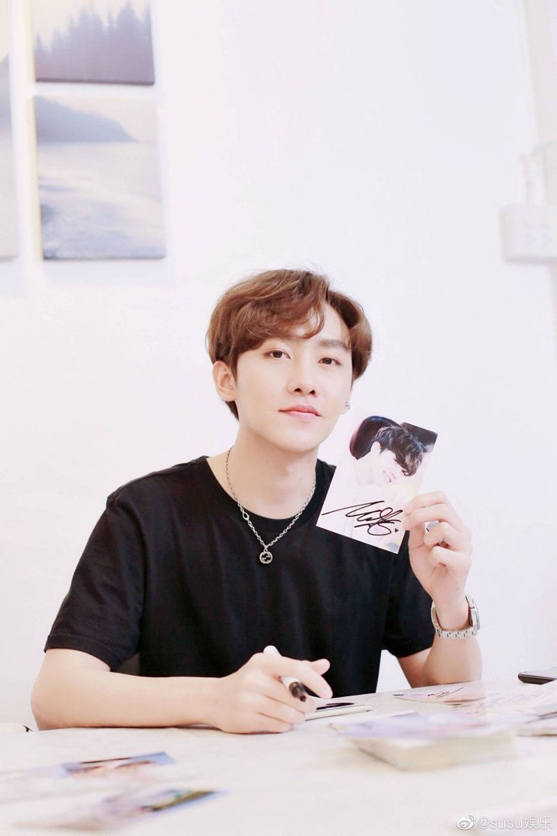 marksiwat_jfc's tweet photo. Mark Related
#MarkGunxSusu
#หัวใจศิวัช 
#Marksiwat
Cr.susu娱乐 weibo https://t.co/r6bBpFmoF5