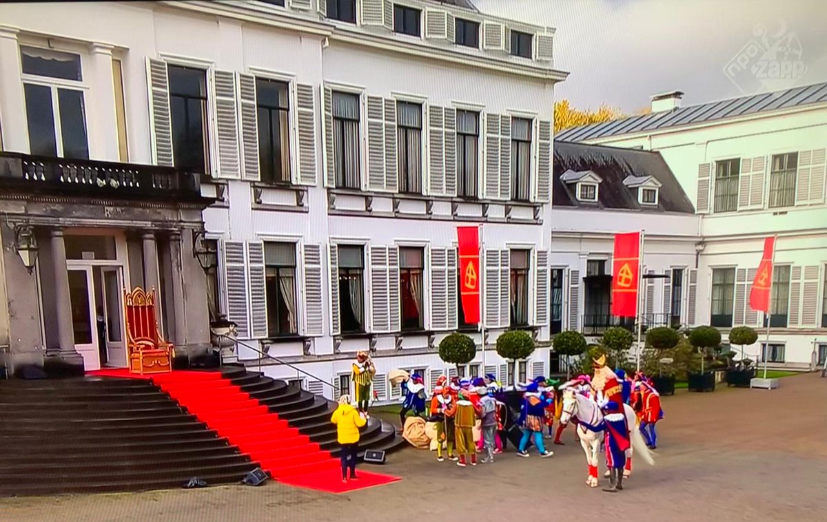 pmenergie's tweet photo. Sinterklaas zit er dit jaar warmpjes bij, en voor een dubbeltje op de eerste rij. Voordelig stroom en gas via ons collectief, was u dit jaar ook wel lief? #Energie #Sinterklaas https://t.co/Vht9gko3vw