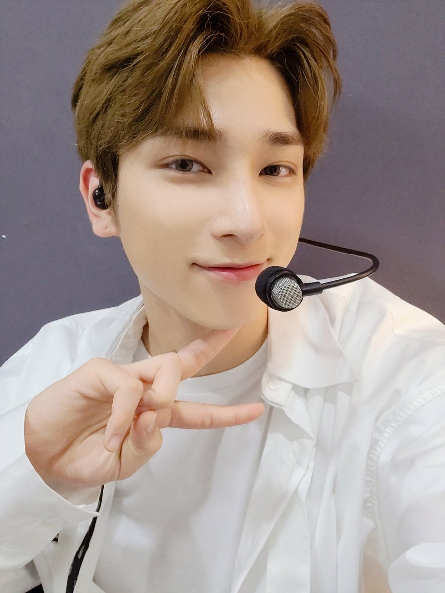 [#한결]
안녕하세요 한결입니다
팬 여러분 저희가 준비한 불후의 명곡 무대 잘 보셨나요? 이렇게 뜻깊고 소중한 기회 주셔서 너무 감사합니다! 저희 열심히 연습해서 더욱더 멋진 모습으로 찾아오도록 하겠습니다ㅎㅎ