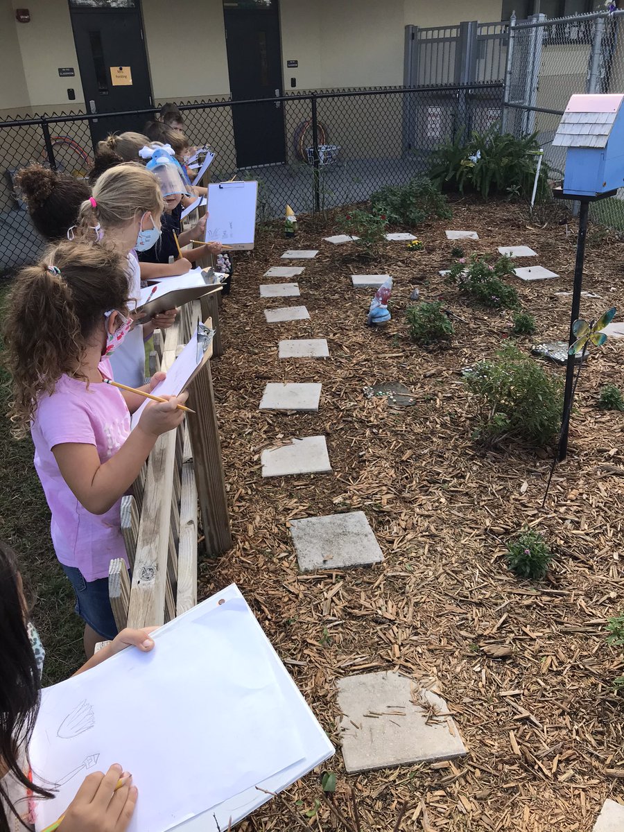 Mrs. Pineo’s class enjoying our beautiful butterfly garden for some organic shape inspiration. <a href="/SandersSMES/">Sanders Mem Elementary, Pasco's 1st STEAM Magnet</a>