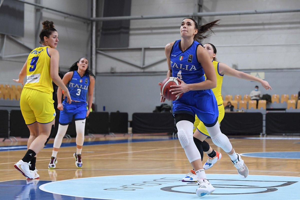 REYER1872's tweet photo. Che bella #italbasket ❤️🇮🇹 
🦁 All'esordio nella bolla di Riga protagoniste le nostre leonesse:
Penna 13 punti, Pan 12, Carangelo 11, Bestagno 6 e Attura 1.
Brave azzurre, avanti così 🔥

#Italbasket #EuroBasketWomen @francescapan33 https://t.co/Ir8uIjJADt