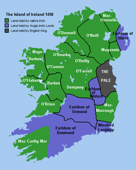 En primer lugar, recordemos que la guerra había ido expandiéndose desde la zona de Ulster hacia la región de Connacht y el norte de Leinster, en las proximidades de la Empalizada (zona controlada directamente por las autoridades inglesas en la isla).