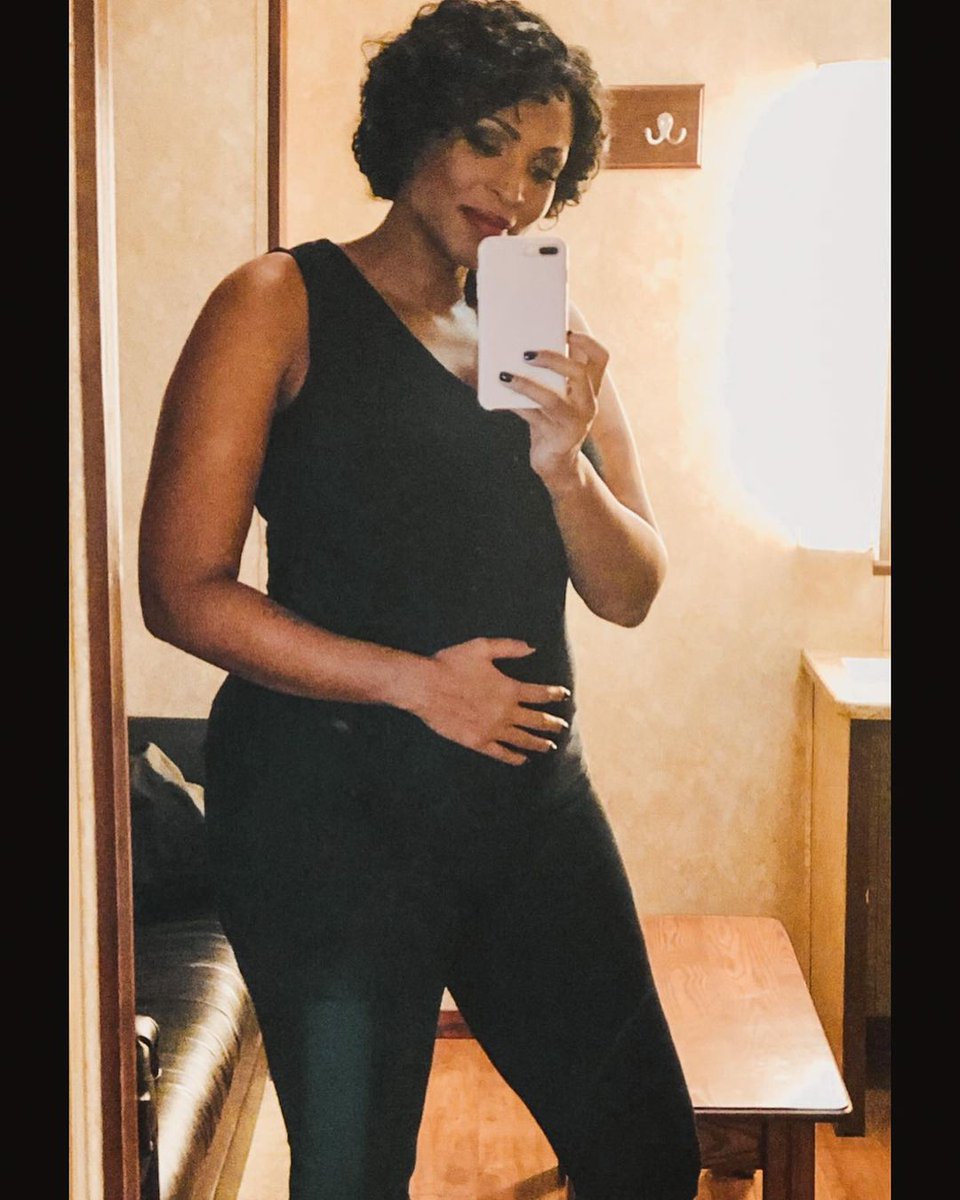 TMI_Uruguay's tweet photo. #RIPDeath, that sounds weird 😆😜 #billiethereaper @_LisaBerry #Supernatural #SPN #SPNFamily
I knew I saw #KhylinJonhstone during the fighting scene!
#ShadowFam https://t.co/FEUWpCUbYv