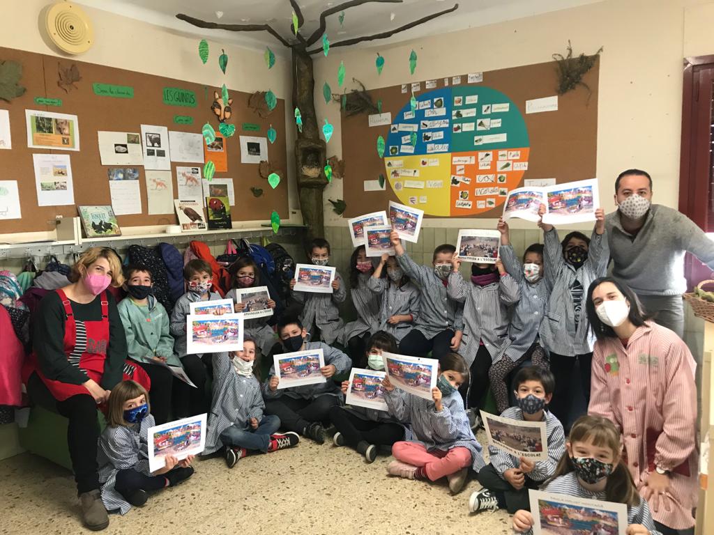 vedrunacent's tweet photo. El curs passat estàvem confinats i no vàrem acomiadar l'alumnat de P5, que acabaven una etapa a l'escola, amb el diploma que es mereixien. Però ho hem fet aquest curs que ja estan a 1r! Hem aprofitat per donar la benvinguda oficial al nou alumnat. #1PRIMSSCC https://t.co/sH8C2opo8E