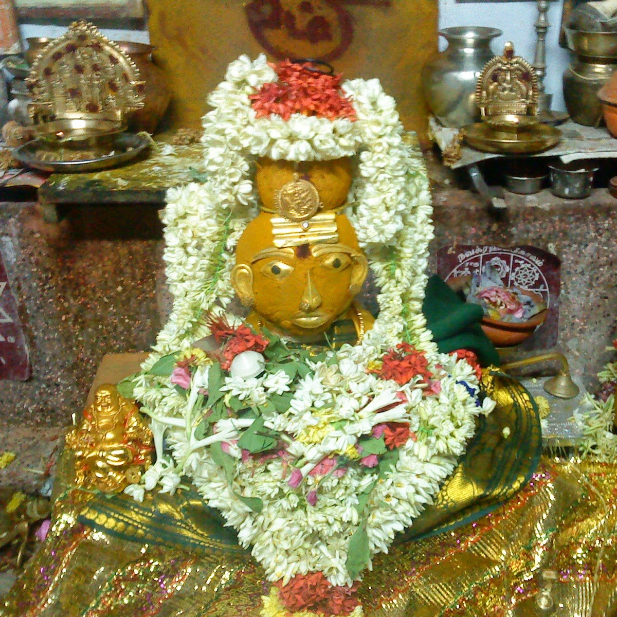 அதிரசம், தமிழ் உணவின் அடையாளம்!அரியதரம் என்பதே உண்மையான தமிழ்ப் பெயர்= அரி+அதரம்மாவை அரித்து, அதர்த்தல் (முறையாகத் தட்டல்)பச்சரிசி/தினை - இரண்டிலும் செய்வது!வெல்லம்/ கருப்பட்டி/ சீனி அதிரசம் எ. 3 வகை!அதிரசப் பாகு கடினம்!அதான் தமிழ் நோன்புச் சடங்கியல் ஆனது!