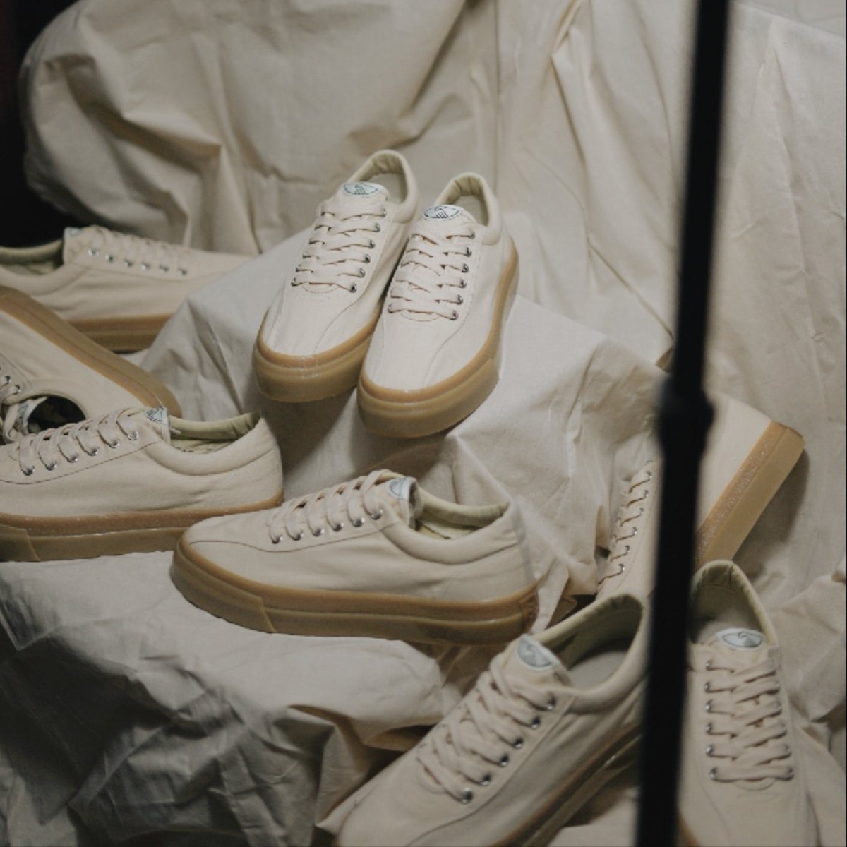 CopperfieldShop's tweet photo. Introducing the new Gum sole Dellow low sneaker from our favourites @stepney_workers_club . Classic ecru canvas upper with a dsitinctive brown gum sole, timeless! https://t.co/sbtKd4FyIe