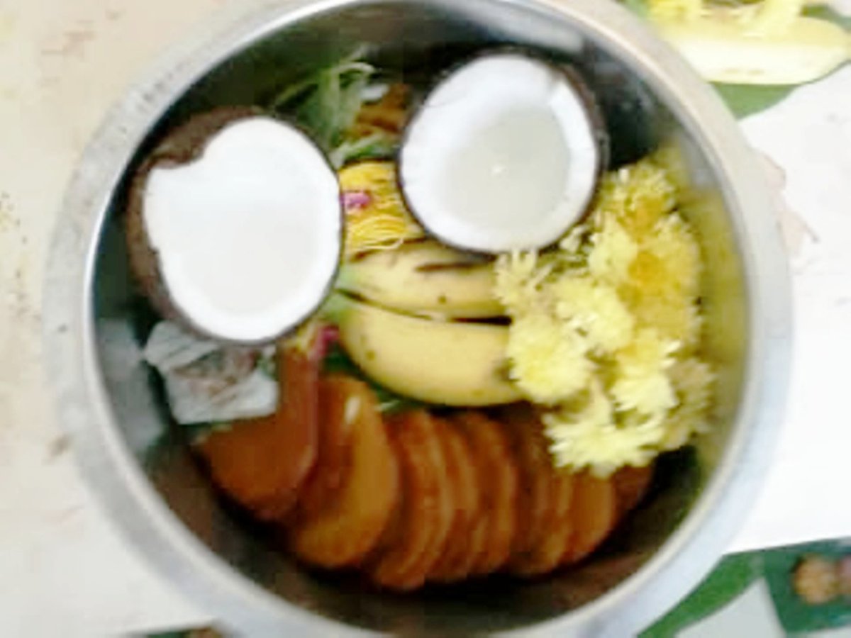 அதிரசம், தமிழ் உணவின் அடையாளம்!அரியதரம் என்பதே உண்மையான தமிழ்ப் பெயர்= அரி+அதரம்மாவை அரித்து, அதர்த்தல் (முறையாகத் தட்டல்)பச்சரிசி/தினை - இரண்டிலும் செய்வது!வெல்லம்/ கருப்பட்டி/ சீனி அதிரசம் எ. 3 வகை!அதிரசப் பாகு கடினம்!அதான் தமிழ் நோன்புச் சடங்கியல் ஆனது!