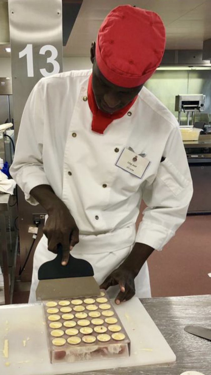 CO_FSTW's tweet photo. One of our talented Civillian Chef Instructors, Mr Paul Farrant delivered a Chocolate Masterclass to the Army Production Supervisors this weekπ«
Itβs great seeing our students enjoying learning new skills that they can take away from FSTW.
@ArmyLogisticsUK
#Chefwarrior #RLC https://t.co/b4DoeVZgpd