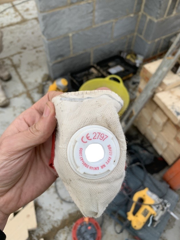 H_S_E's tweet image. BAD PRACTICE. The outside and inside of a mask being used while cutting concrete with a power tool. FFP2 offers inadequate protection for respirable crystalline silica. FFP3 RPE should have been used alongside control at source with water suppression: ow.ly/1TKk50ChELy